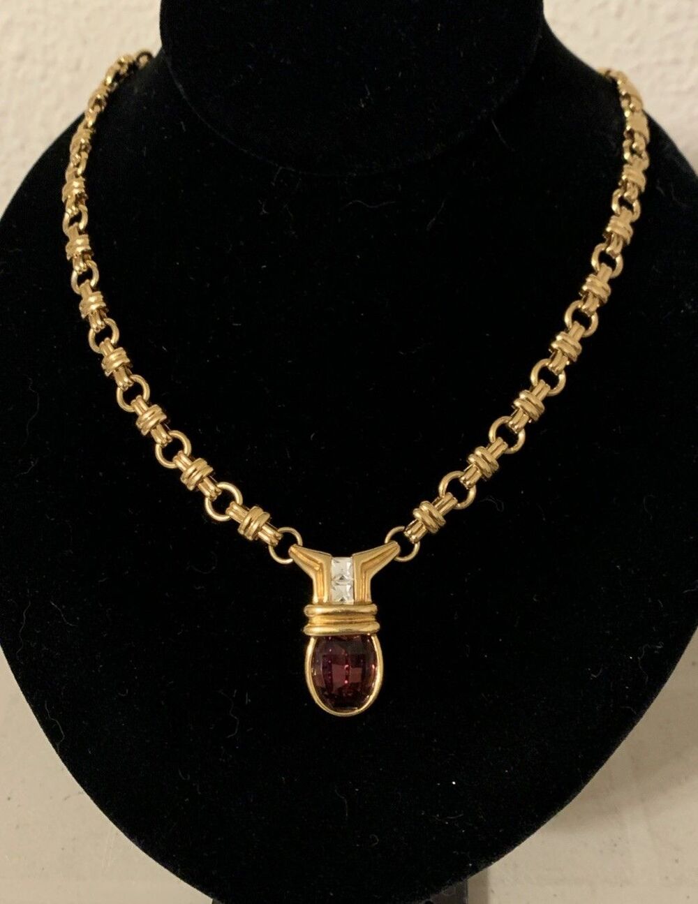 Vintage ELIZABETH TAYLOR for Avon Glass Amethyst Necklace Gold Tone 18”